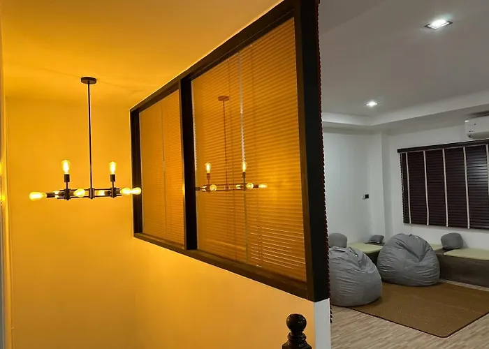 Hostel 9 Mins To Bts Queen Private Share Bath Bangkok